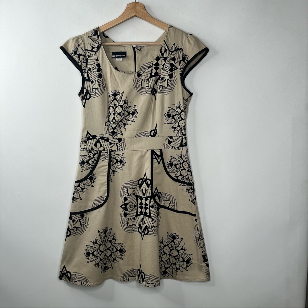 Nooworks Floral Dress Tan Black Cap Sleeves Stretch Pockets Back Zip